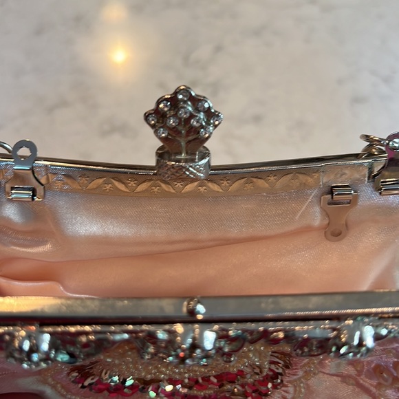 Petal pink sequin evening purse - Picture 6 of 6